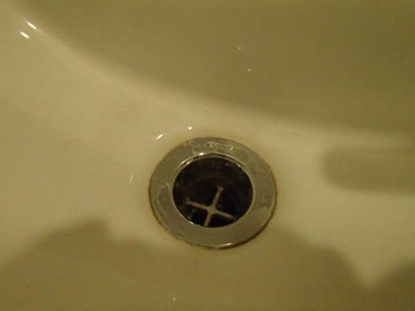 トイレ手洗いの排水周り