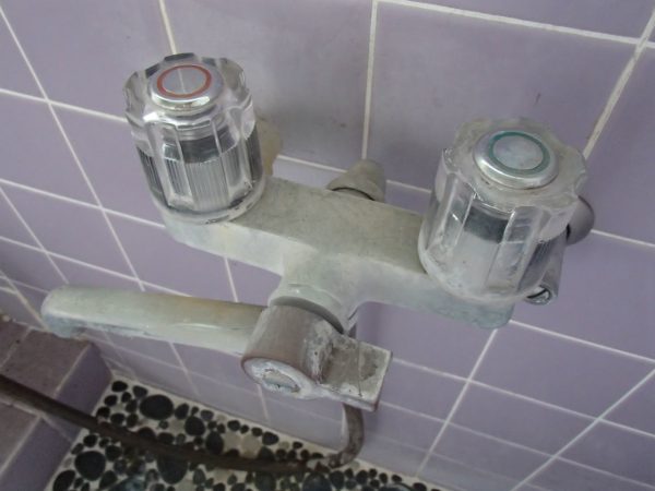 シャワー混合栓