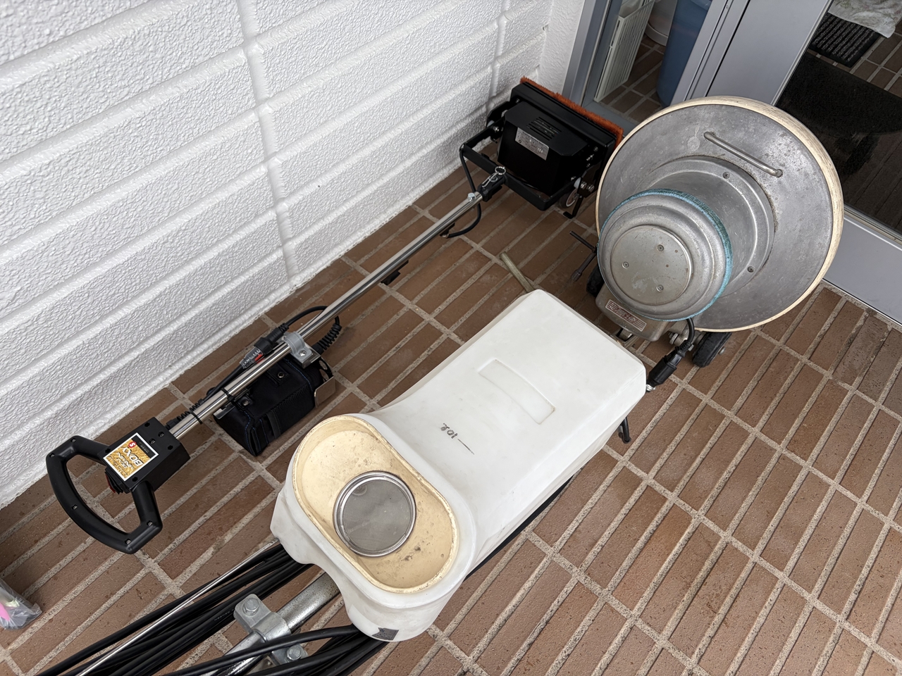 従来型ポリッシャーと振動型ポリッシャー